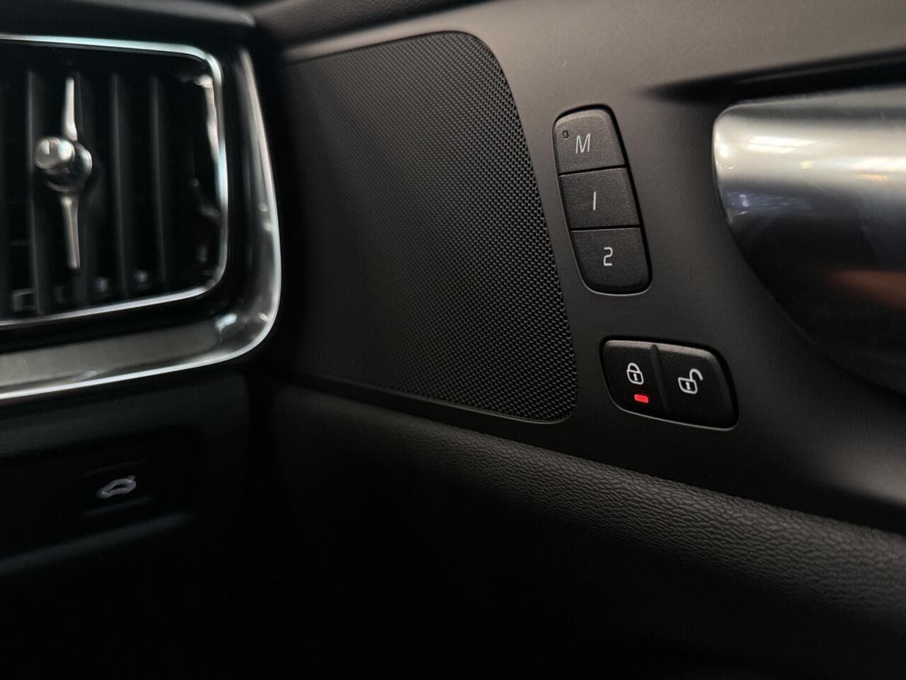 Volvo S60 thumbnail Misc Controls