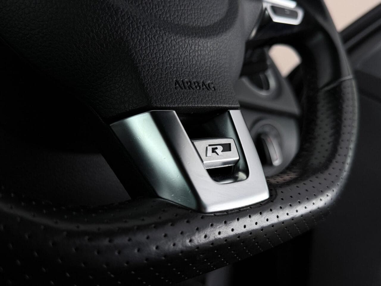 Volkswagen Tiguan thumbnail Steering Wheel