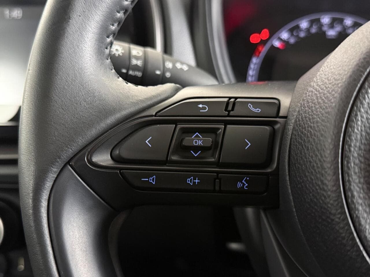 Toyota Aygo X thumbnail Misc Controls