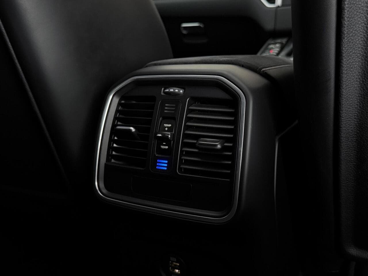 Porsche Macan thumbnail Misc Controls