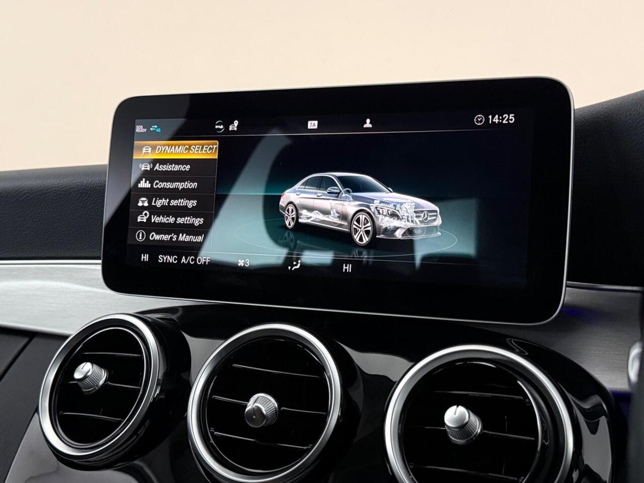 Mercedes-Benz C Class thumbnail Infotainment System