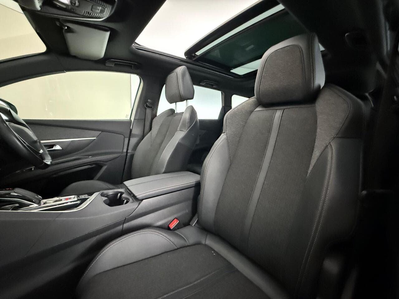 Peugeot 5008 thumbnail Seat Front Passenger