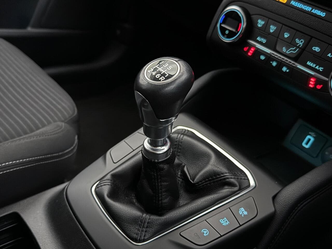 Ford Focus thumbnail Interior Front