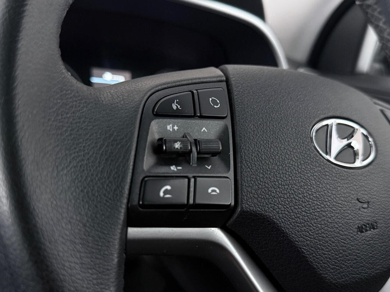 Hyundai TUCSON thumbnail Misc Controls