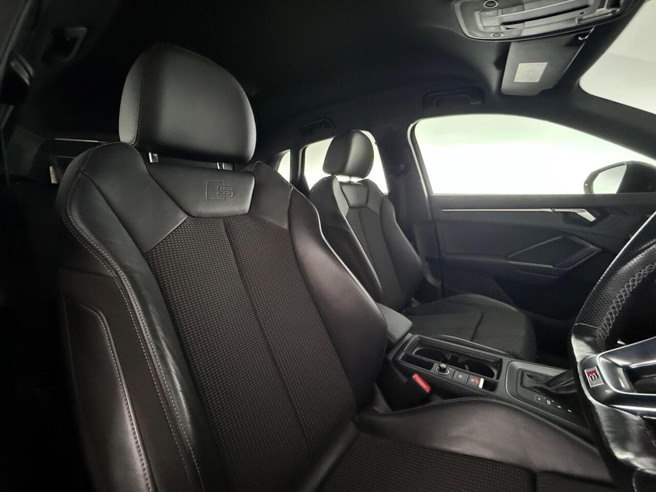 Audi Q3 thumbnail Seat Driver