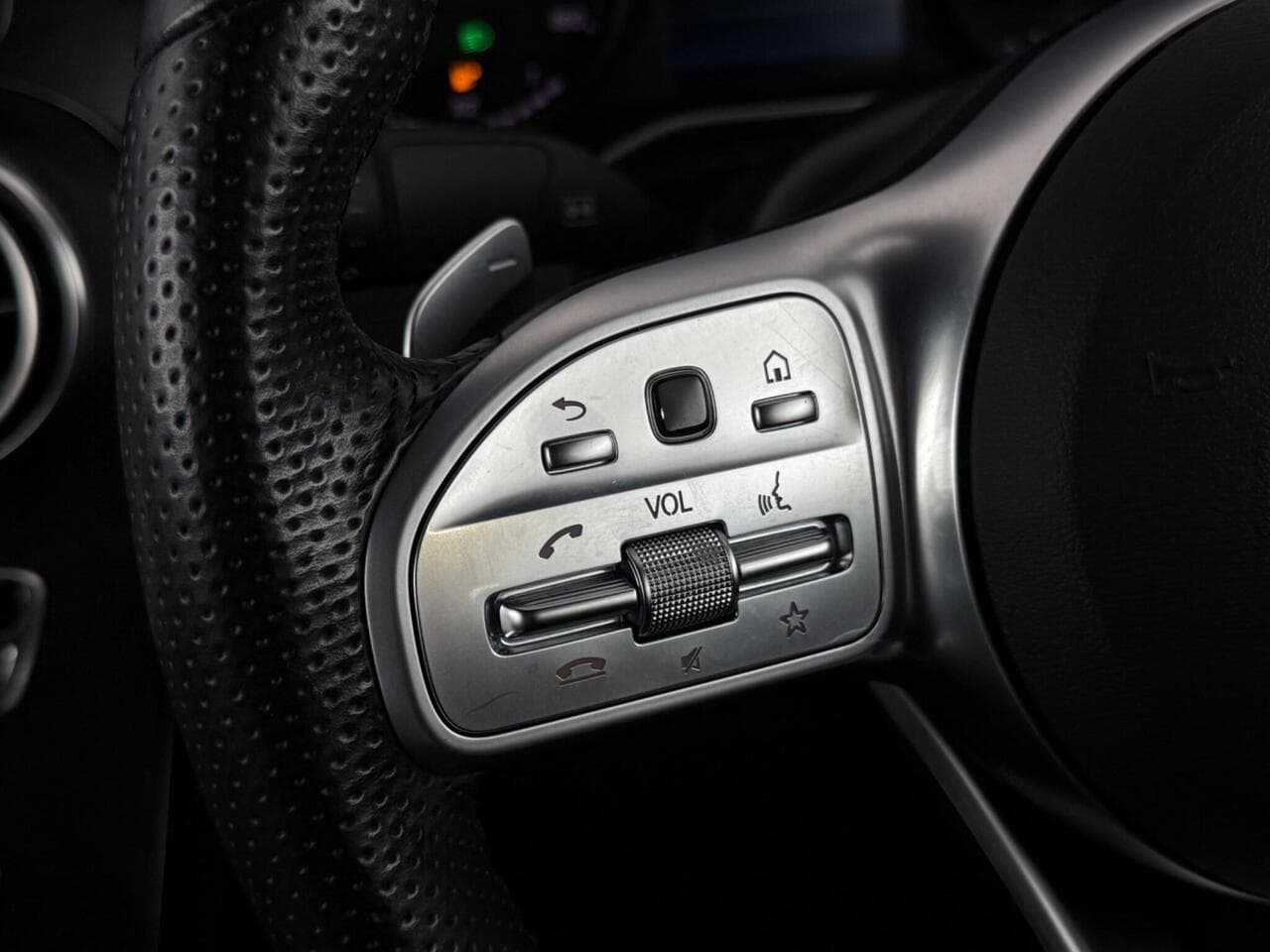 Mercedes-Benz C Class thumbnail Misc Controls