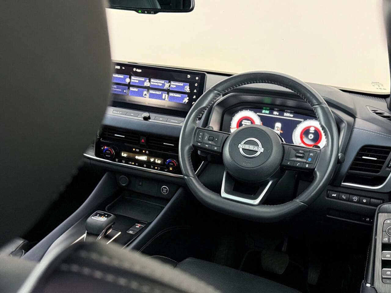 Nissan Qashqai thumbnail Interior Front