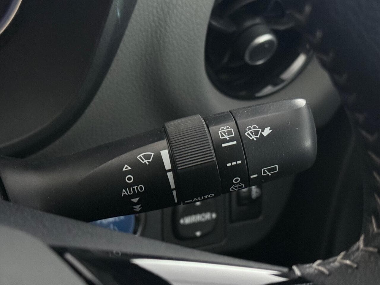 Toyota Yaris thumbnail Misc Controls