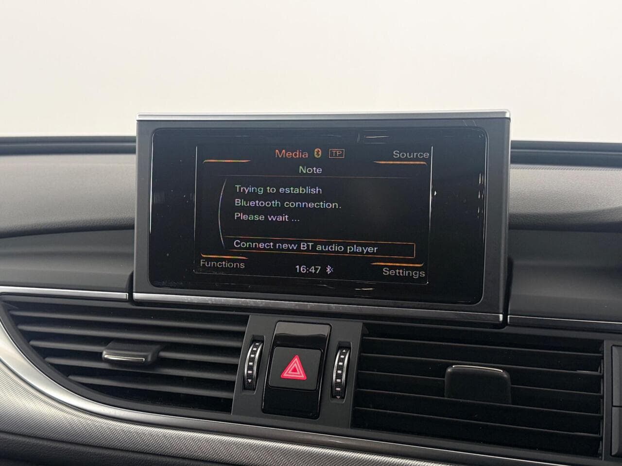 Audi A6 Avant thumbnail Infotainment System