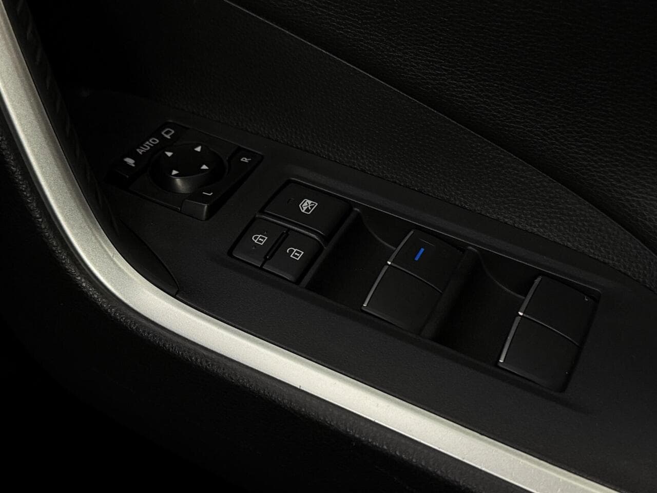 Toyota RAV4 thumbnail Misc Controls