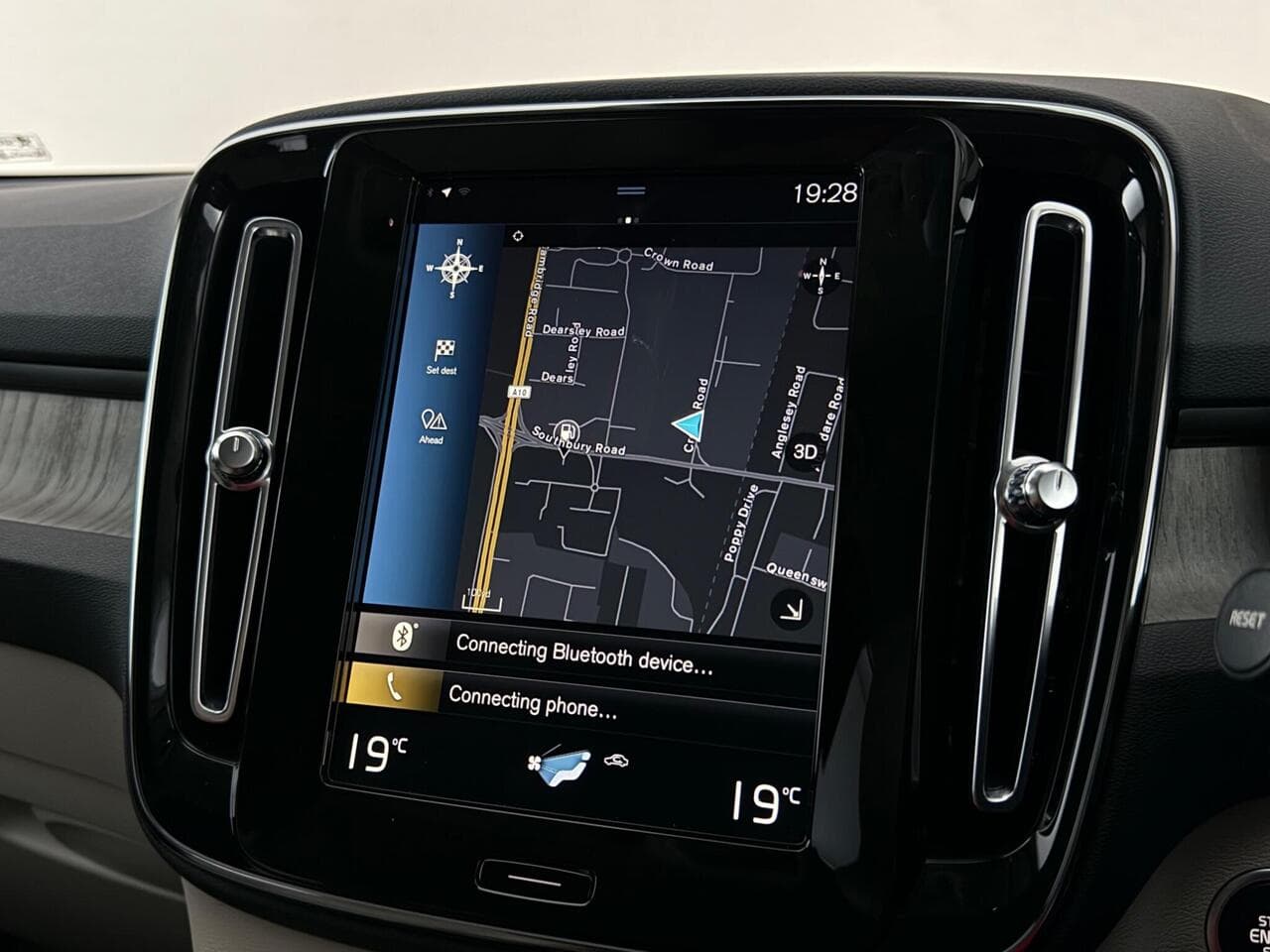 Volvo XC40 thumbnail Infotainment System