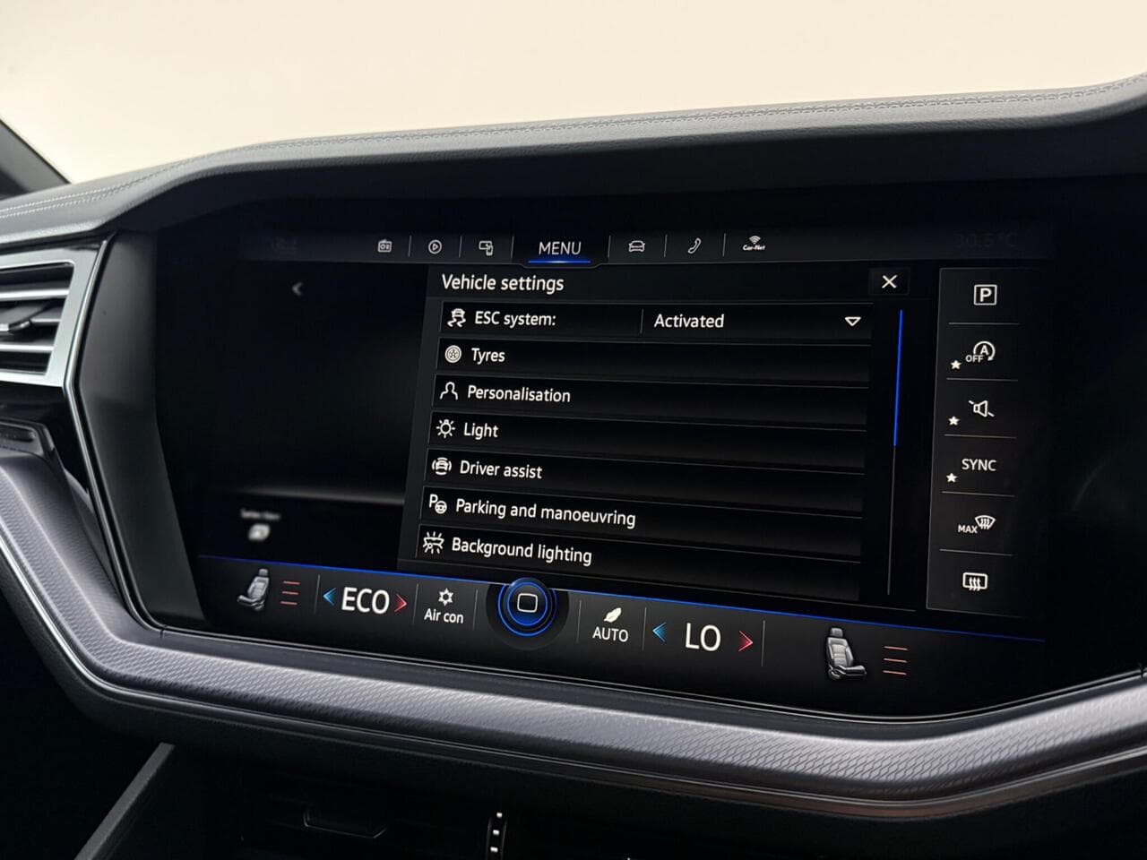 Volkswagen Touareg thumbnail Infotainment System