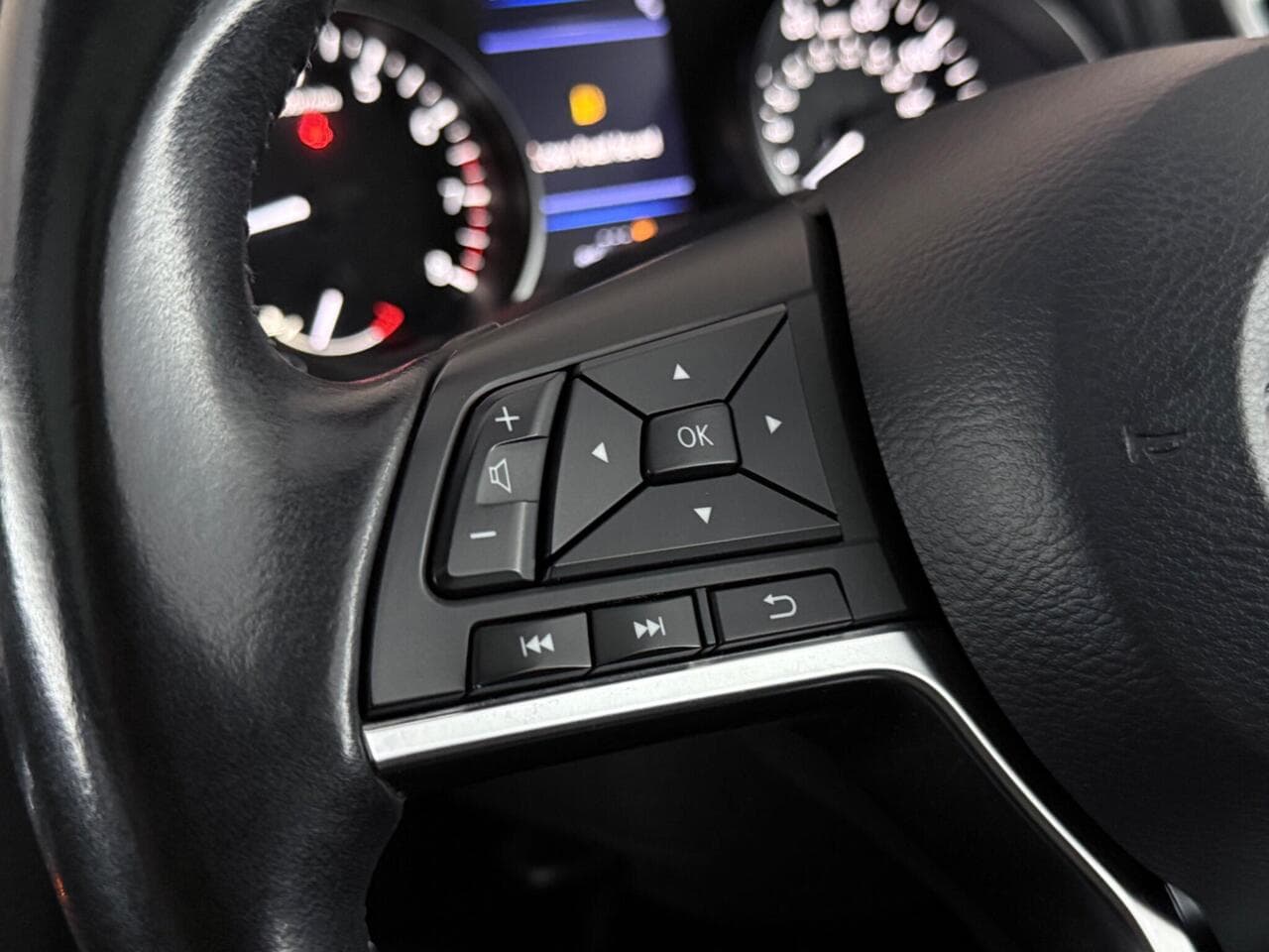 Nissan Qashqai thumbnail Misc Controls