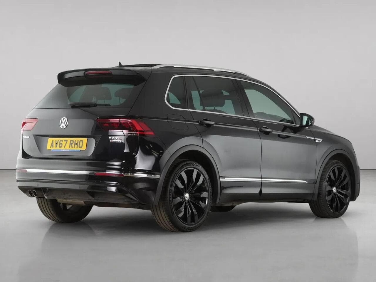 Volkswagen Tiguan thumbnail Rear Right