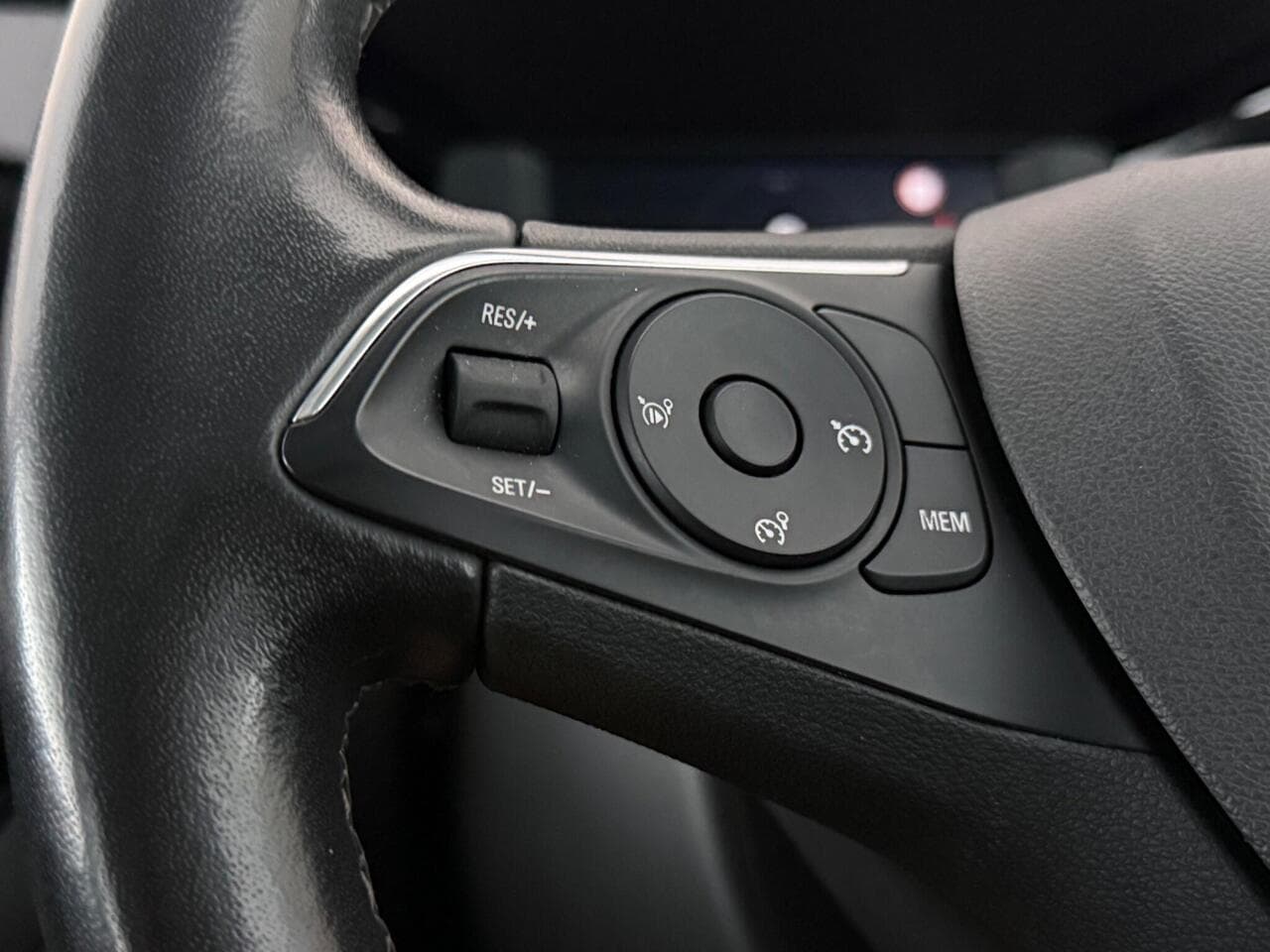 Vauxhall Grandland thumbnail Misc Controls
