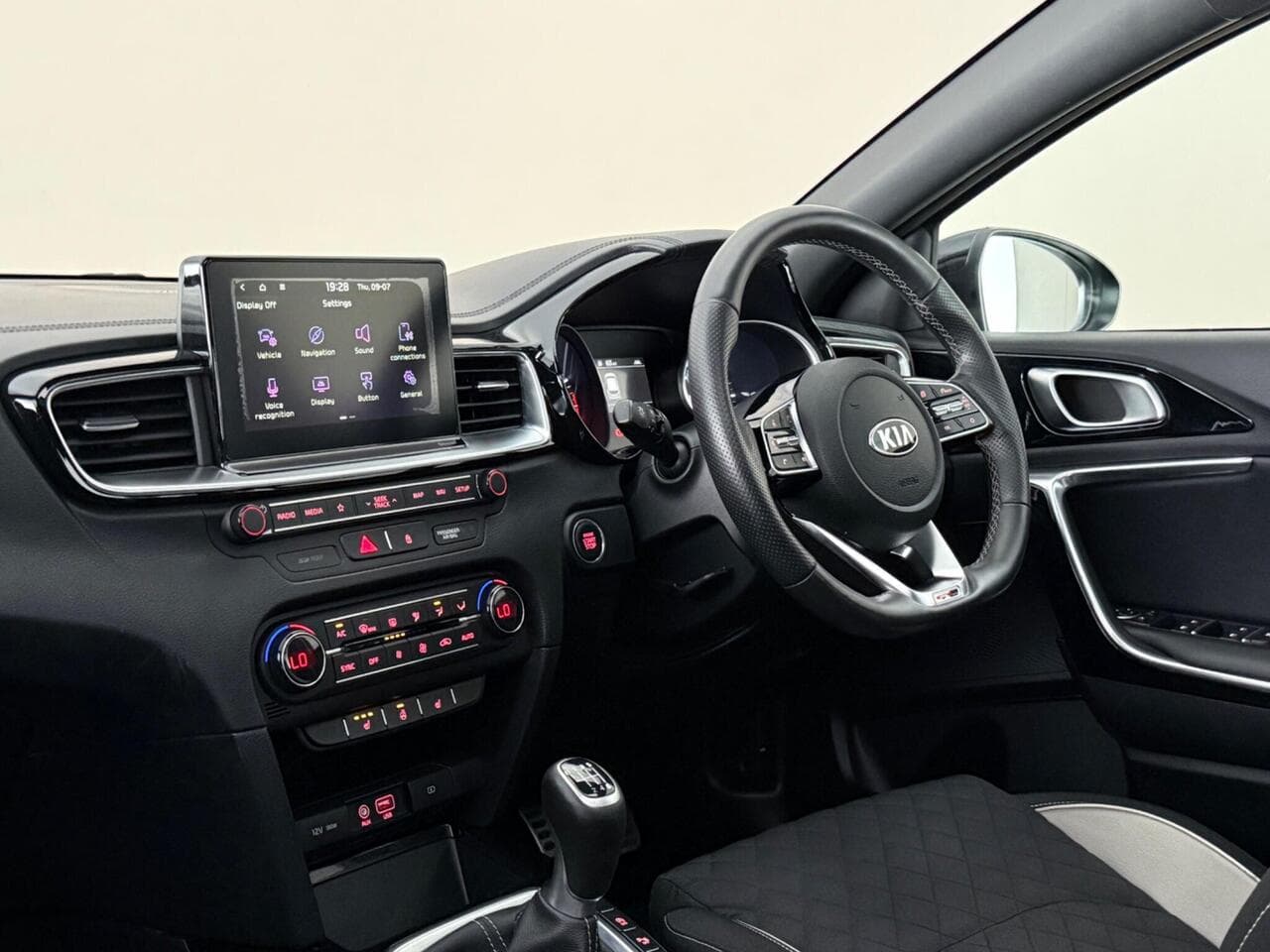 Kia Ceed thumbnail Interior Front