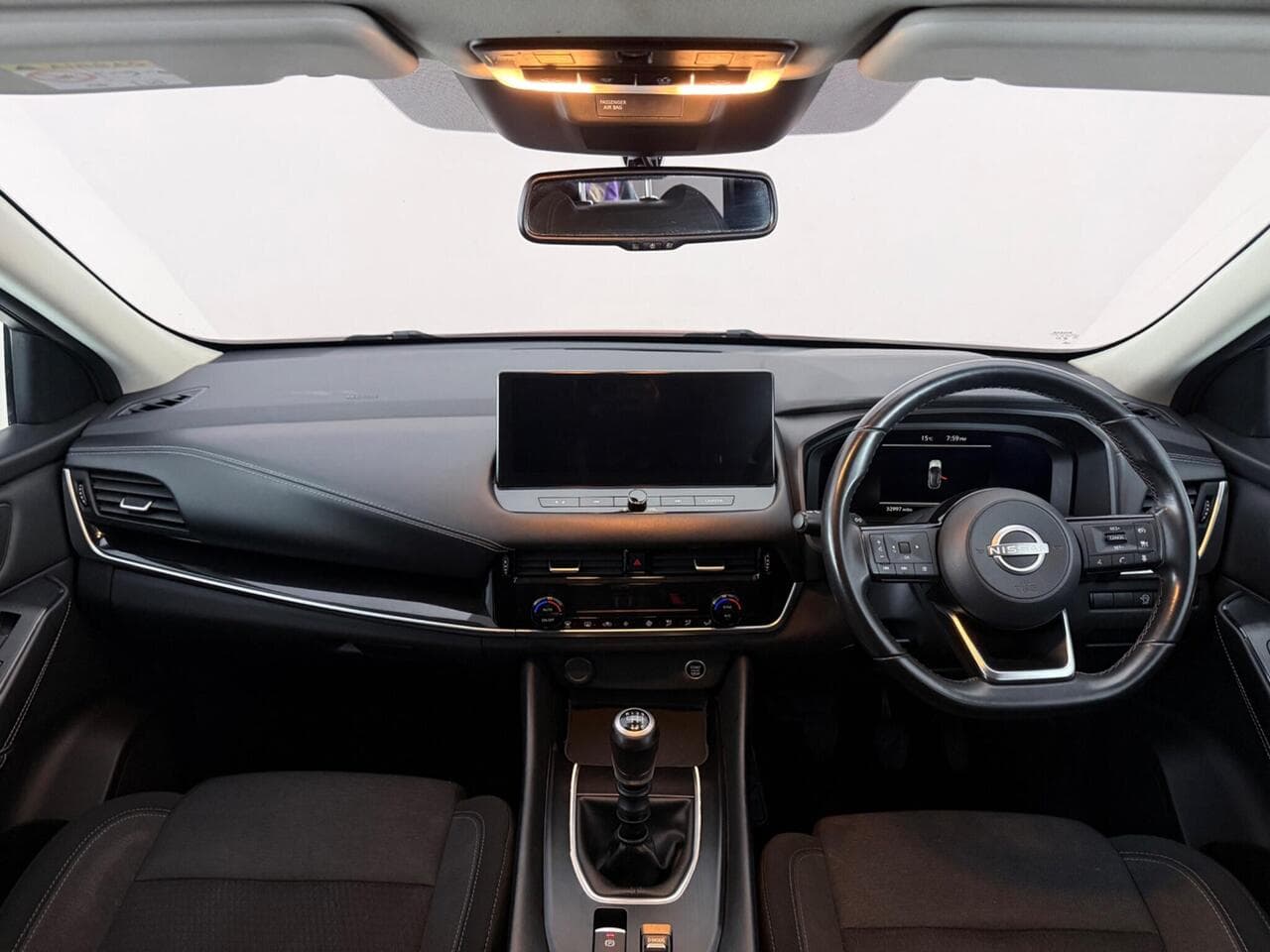 Nissan Qashqai thumbnail Interior Front