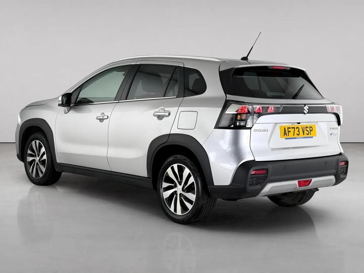 Suzuki S-Cross thumbnail Rear Left