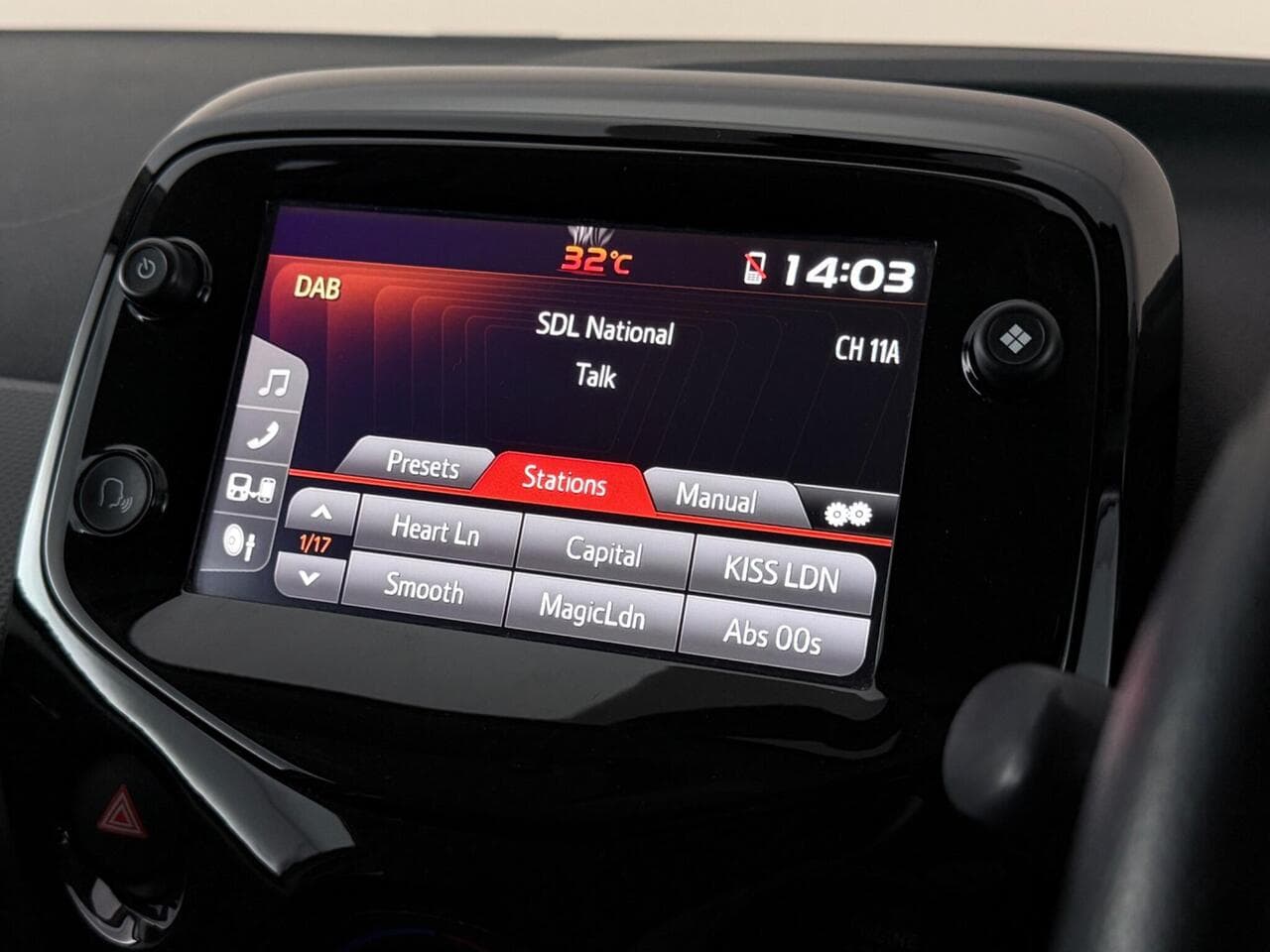 Peugeot 108 thumbnail Infotainment System
