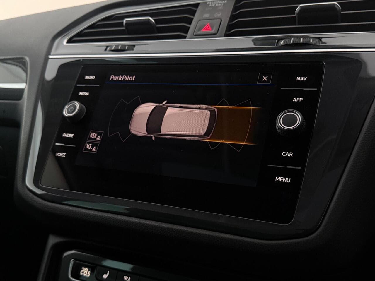 Volkswagen Tiguan thumbnail Infotainment System