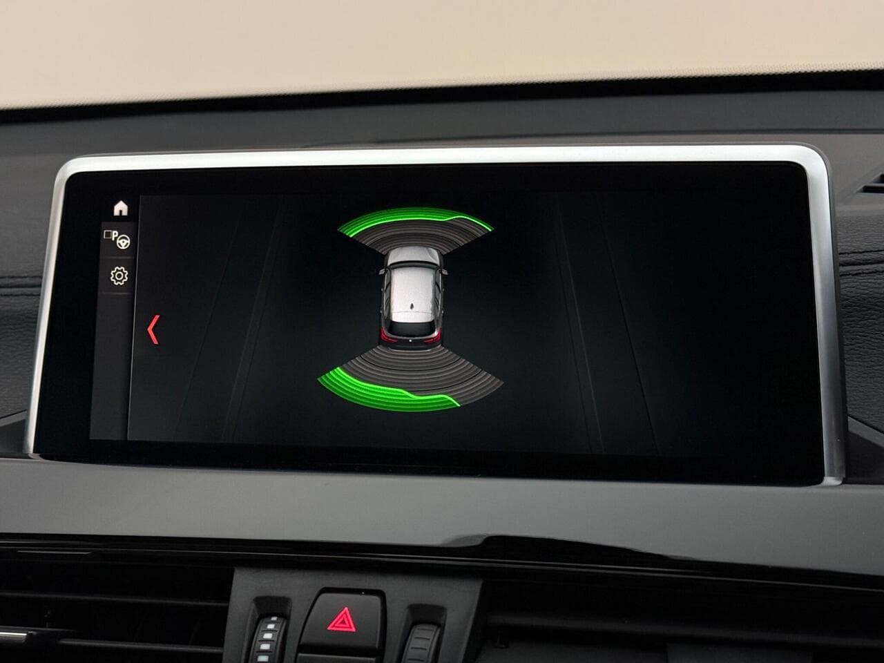 BMW X1 thumbnail Infotainment System