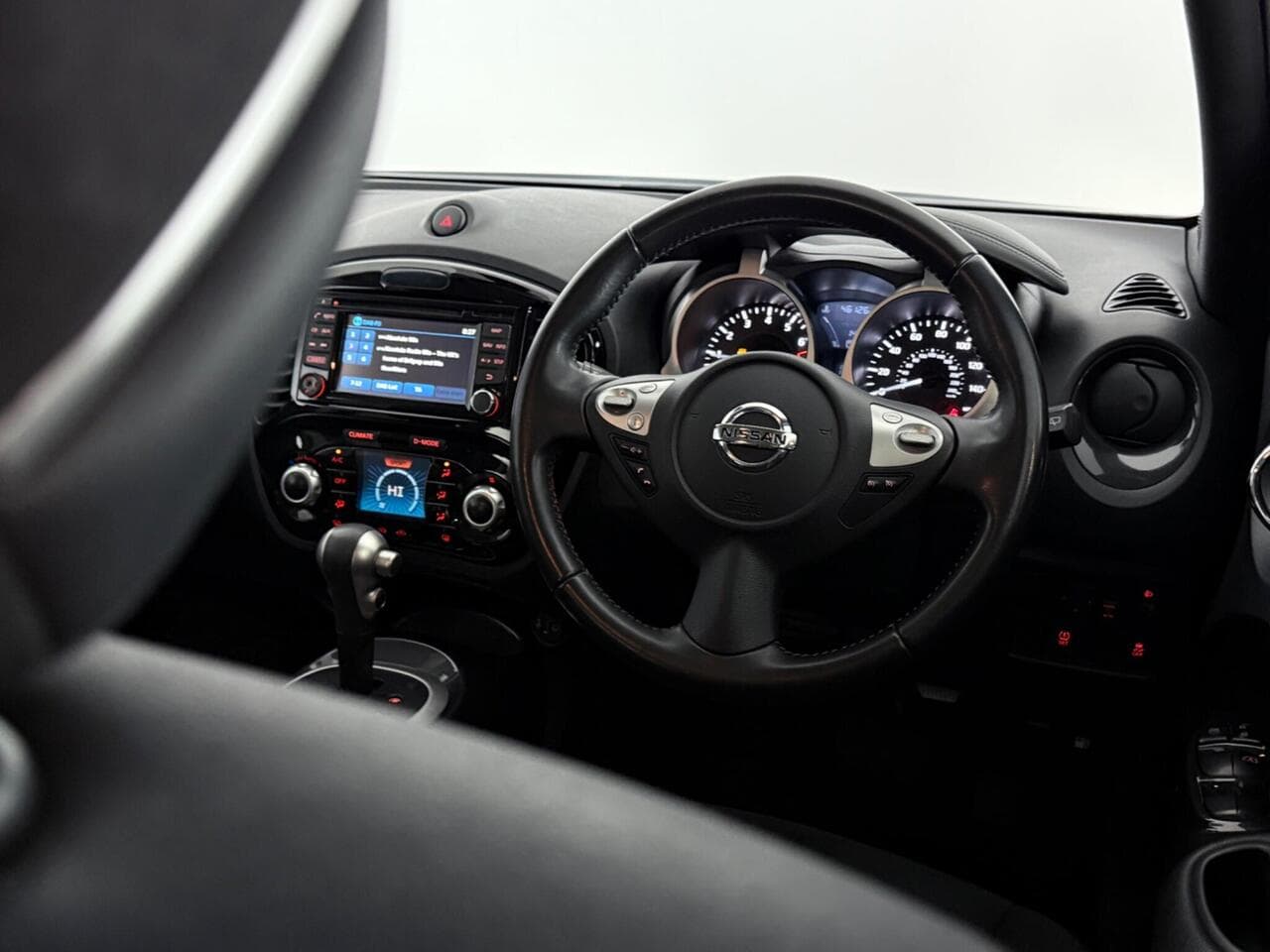 Nissan Juke thumbnail Steering Wheel