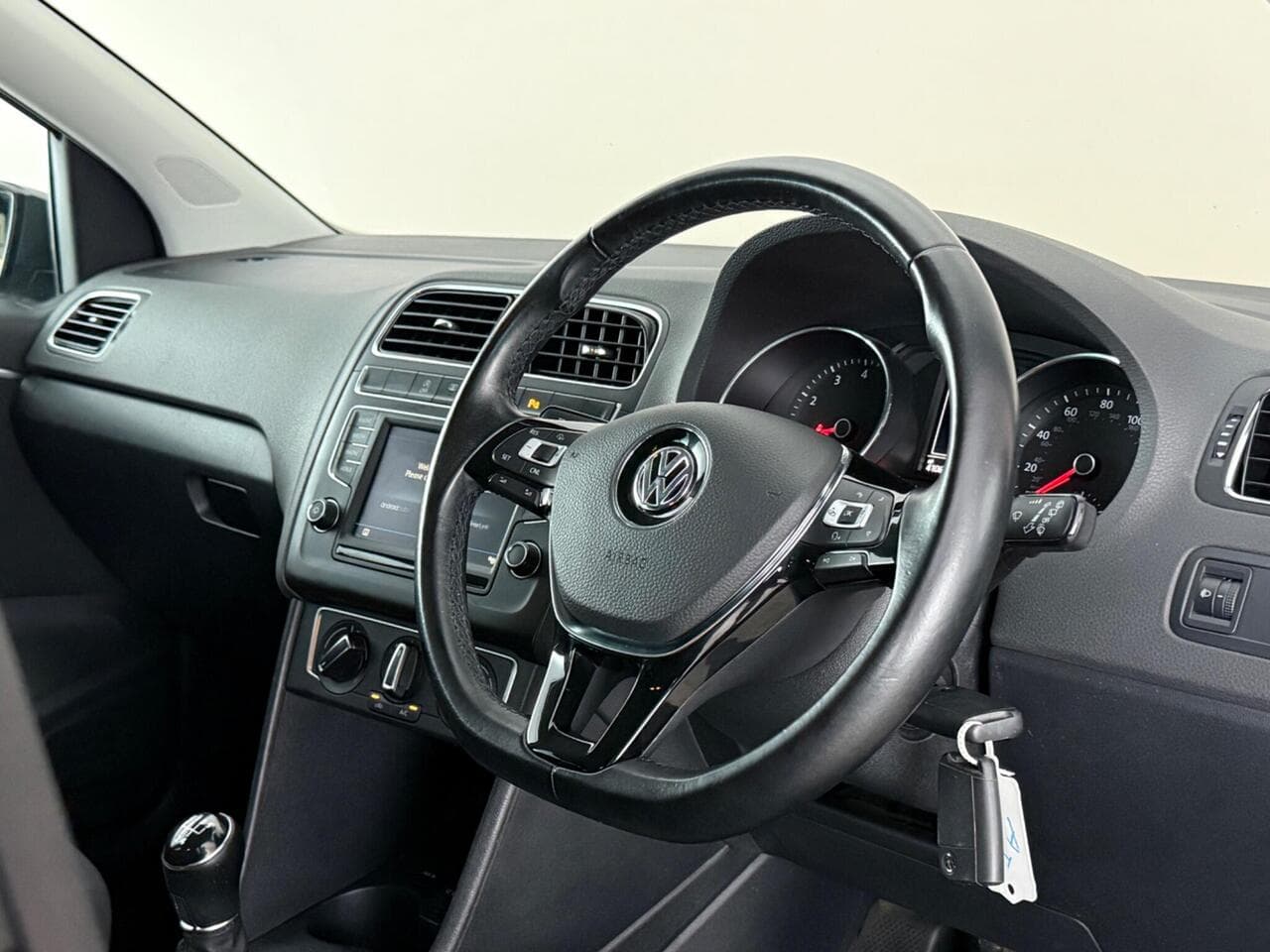 Volkswagen Polo thumbnail Interior Front