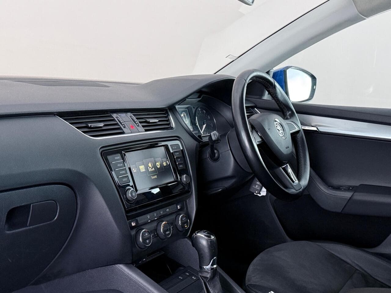 Skoda Octavia thumbnail Interior Front