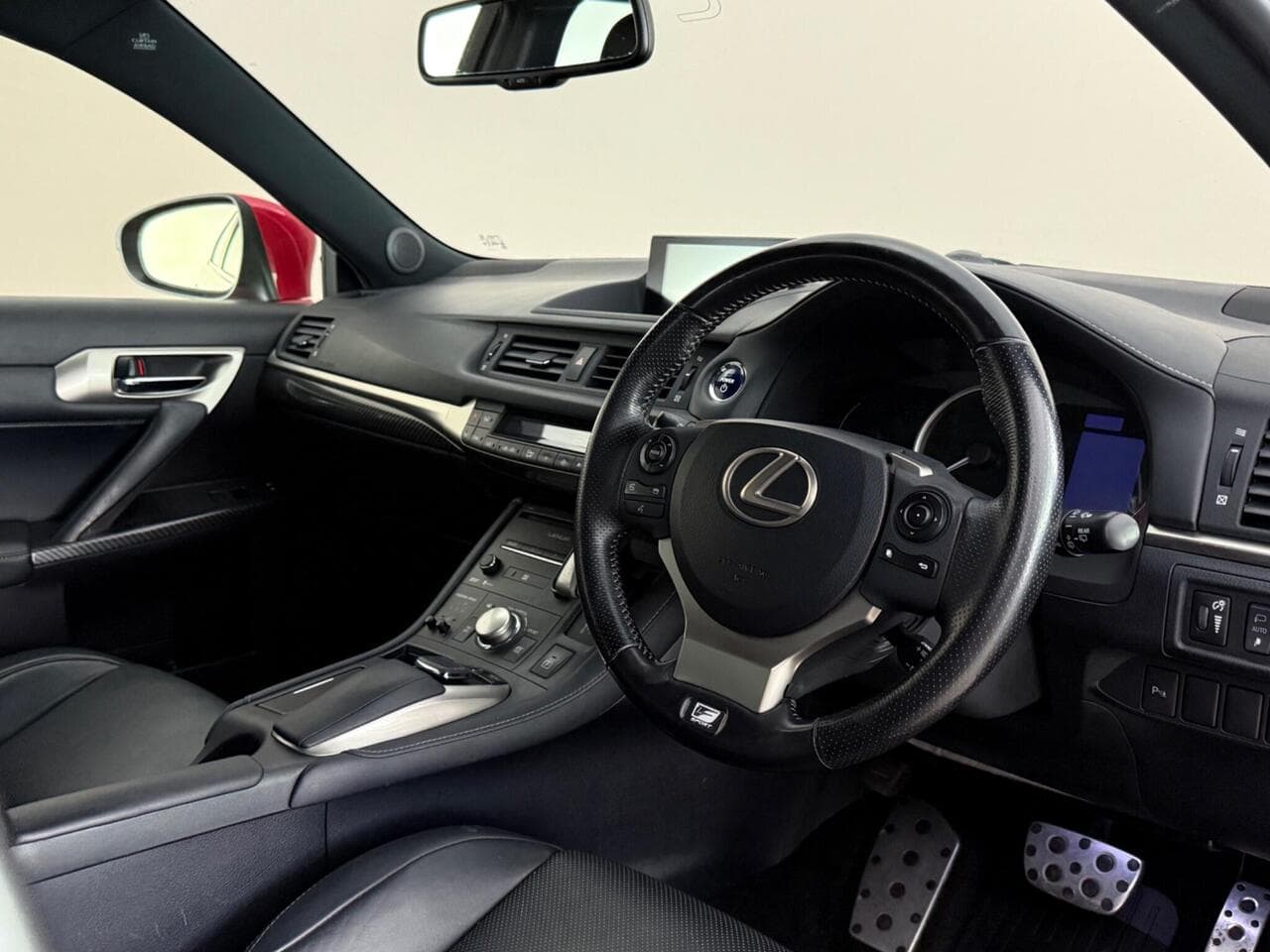 Lexus CT thumbnail Interior Front