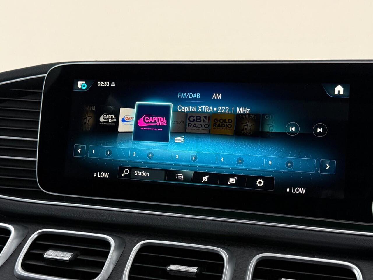 Mercedes-Benz GLE thumbnail Infotainment System