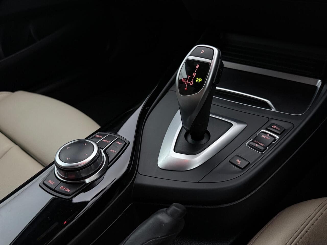 BMW 2 Series thumbnail Interior Front