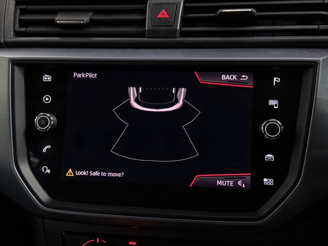 SEAT Arona thumbnail Infotainment System