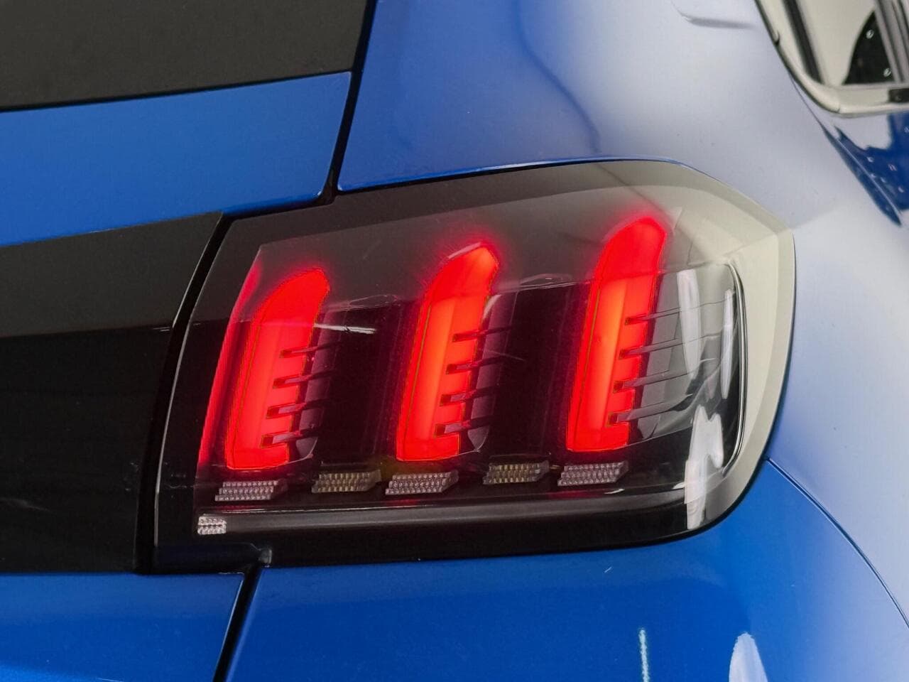 Peugeot 208 thumbnail Lights Rear
