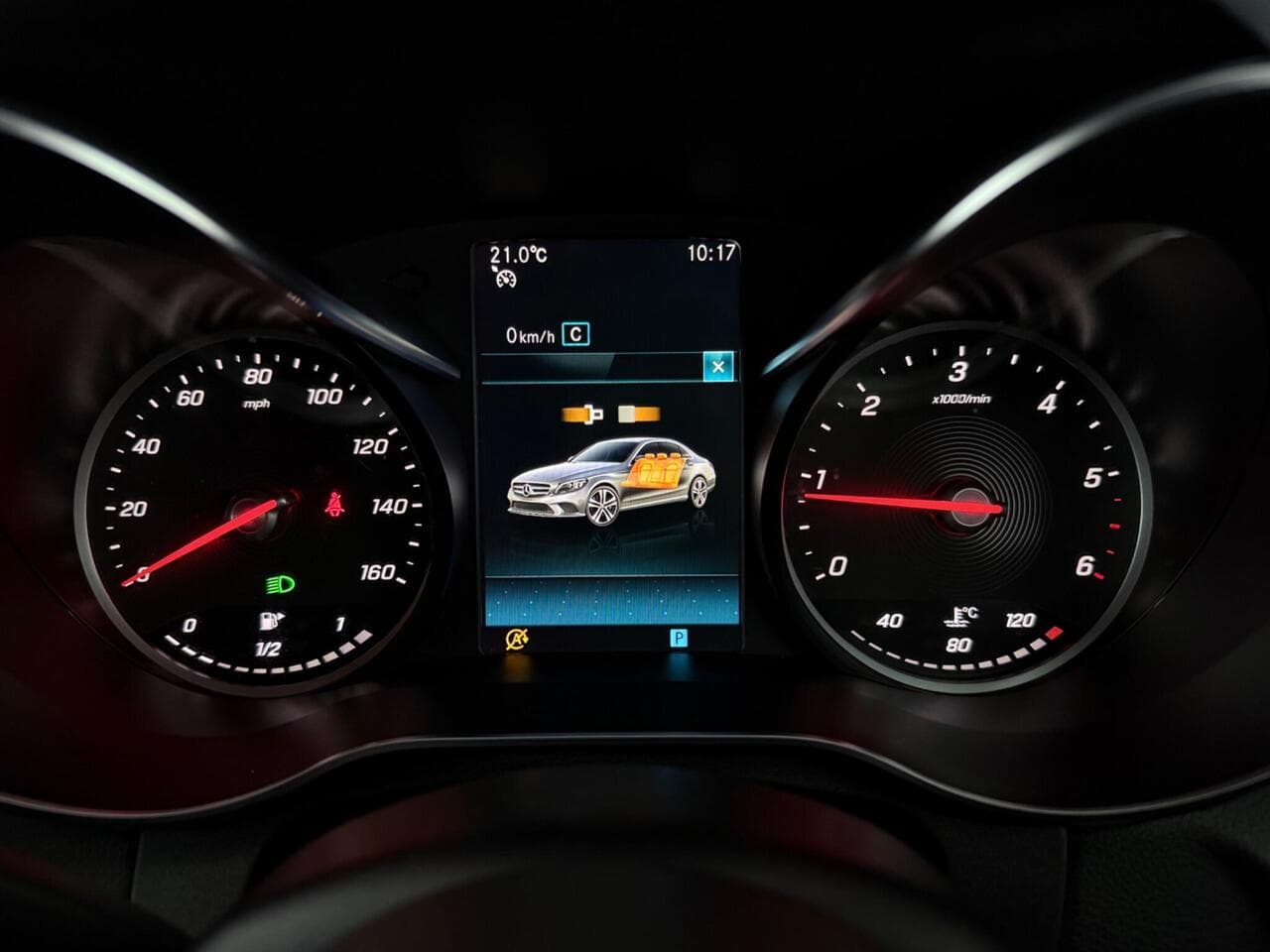 Mercedes-Benz C Class thumbnail Driver Instruments