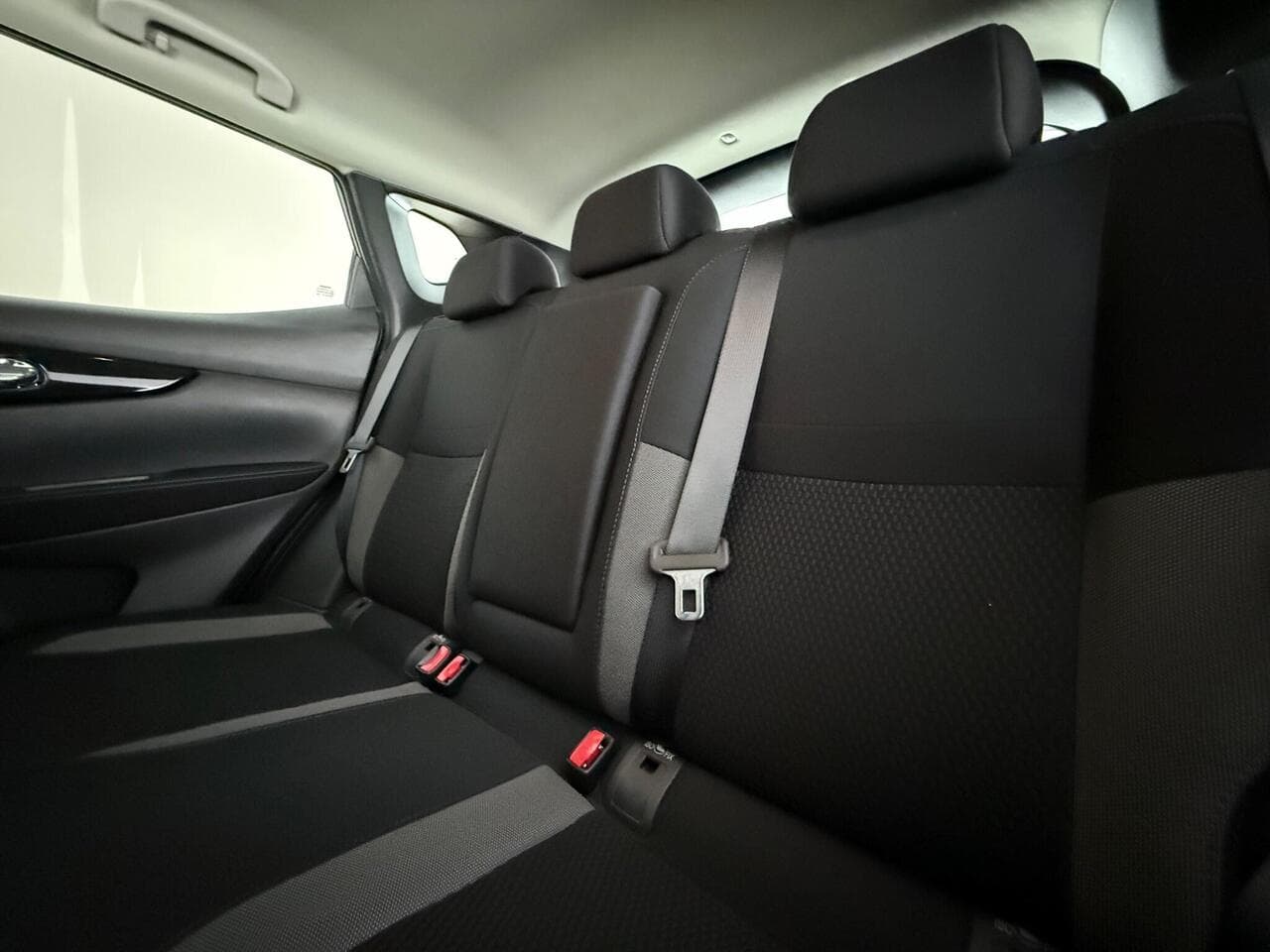 Nissan Qashqai thumbnail Seats Rear