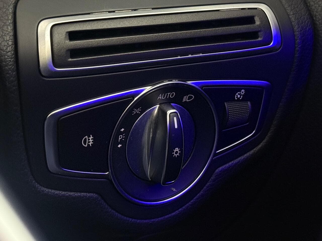 Mercedes-Benz C Class thumbnail Misc Controls