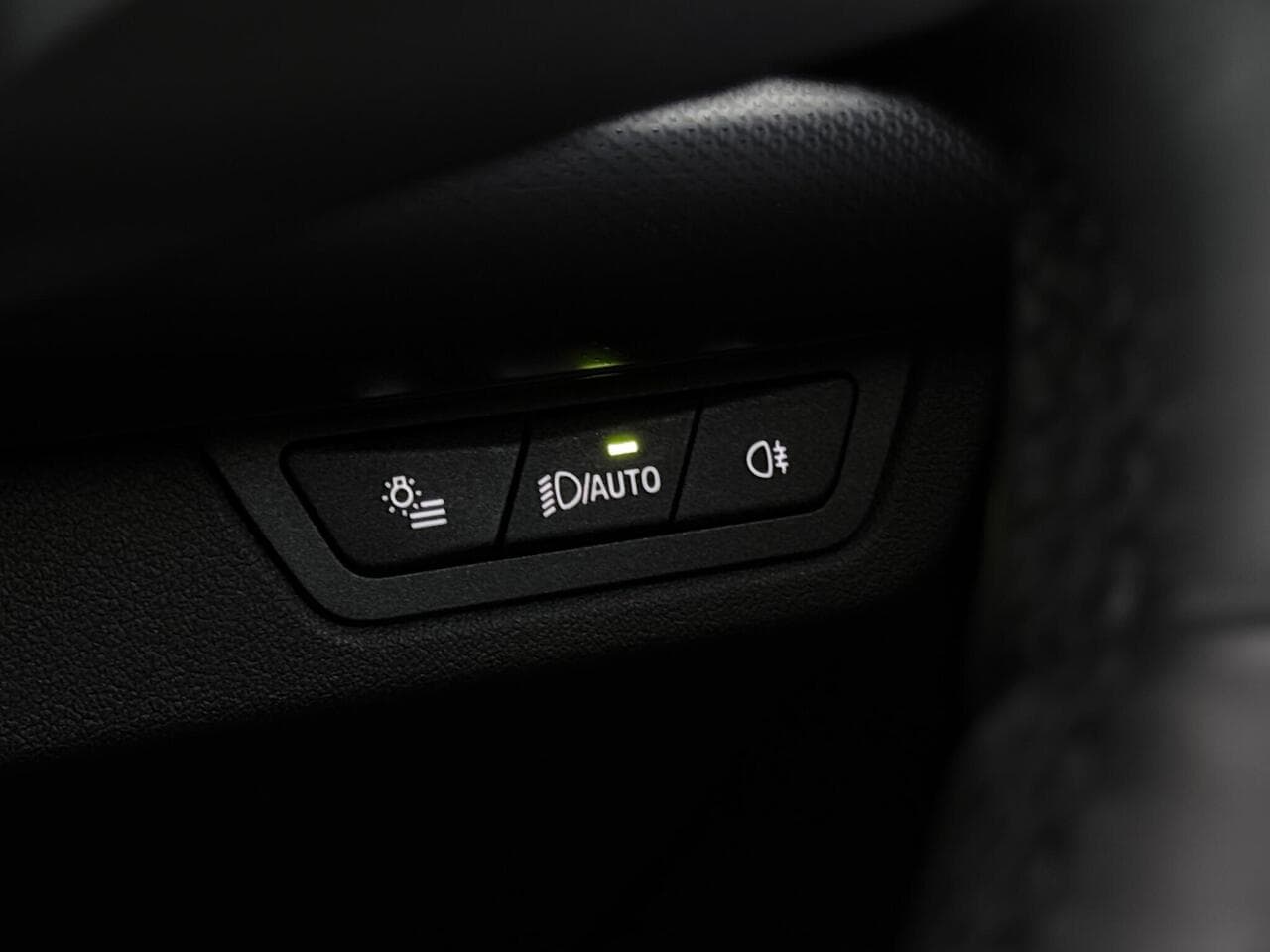 BMW iX1 thumbnail Misc Controls