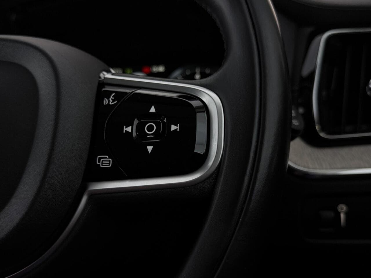 Volvo XC60 thumbnail Misc Controls