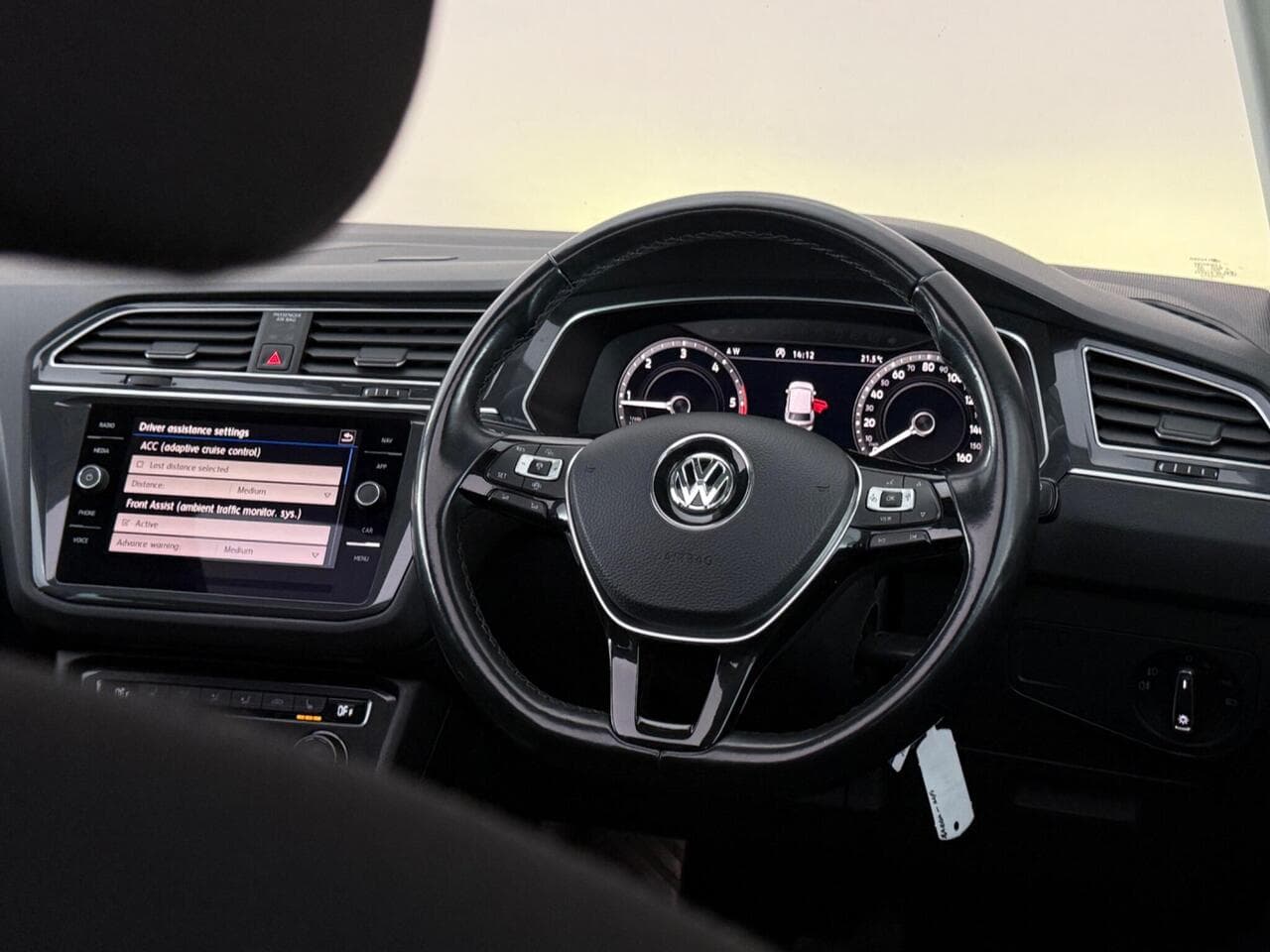 Volkswagen Tiguan thumbnail Steering Wheel