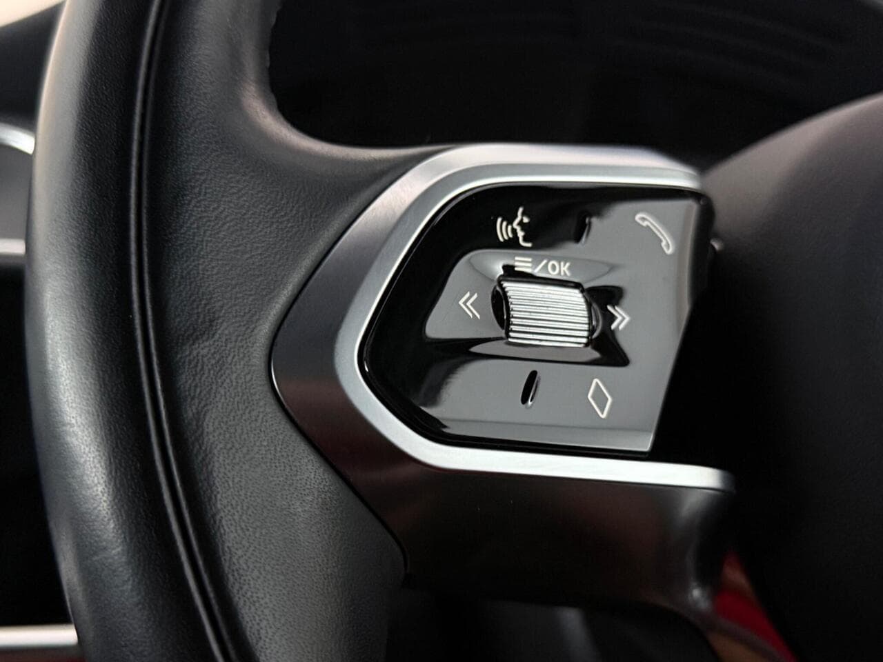 Jaguar I-PACE thumbnail Misc Controls