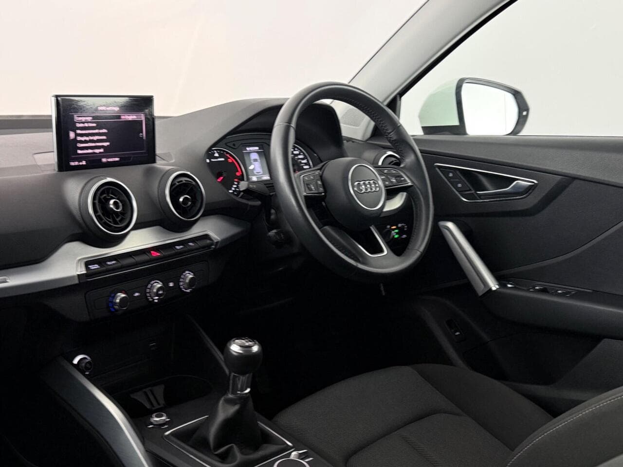 Audi Q2 thumbnail Interior Front
