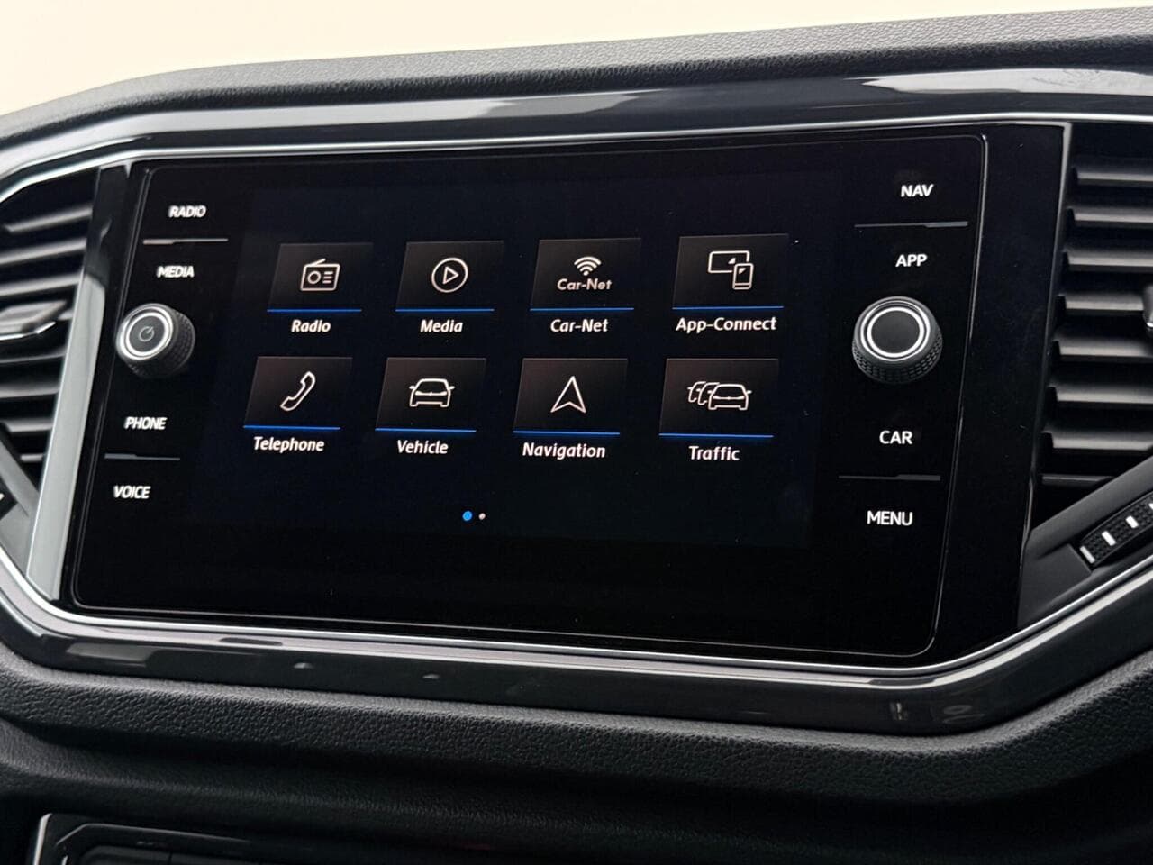 Volkswagen T-Roc thumbnail Infotainment System