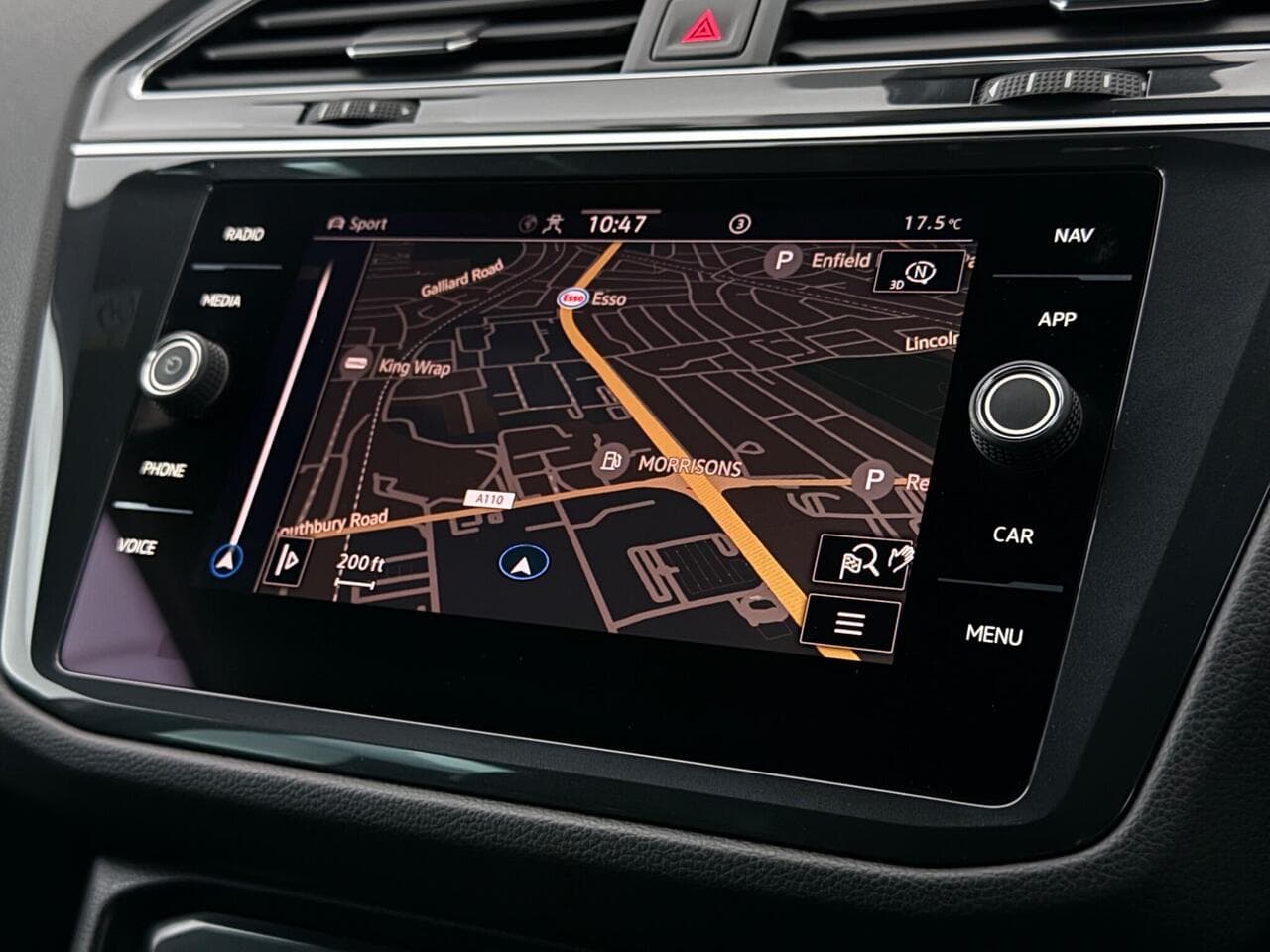 Volkswagen Tiguan thumbnail Infotainment System