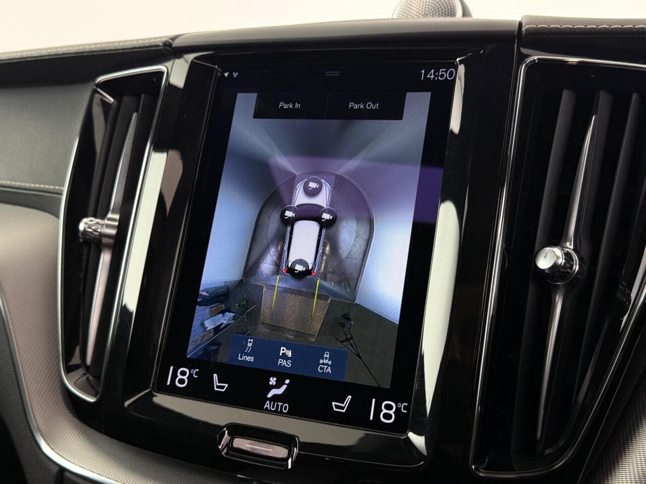 Volvo XC60 thumbnail Infotainment System