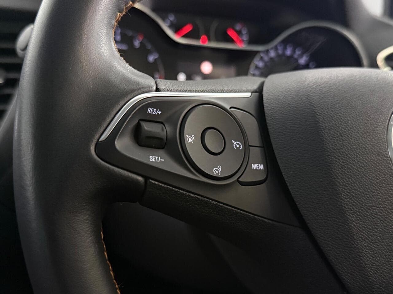 Vauxhall Crossland X thumbnail Misc Controls