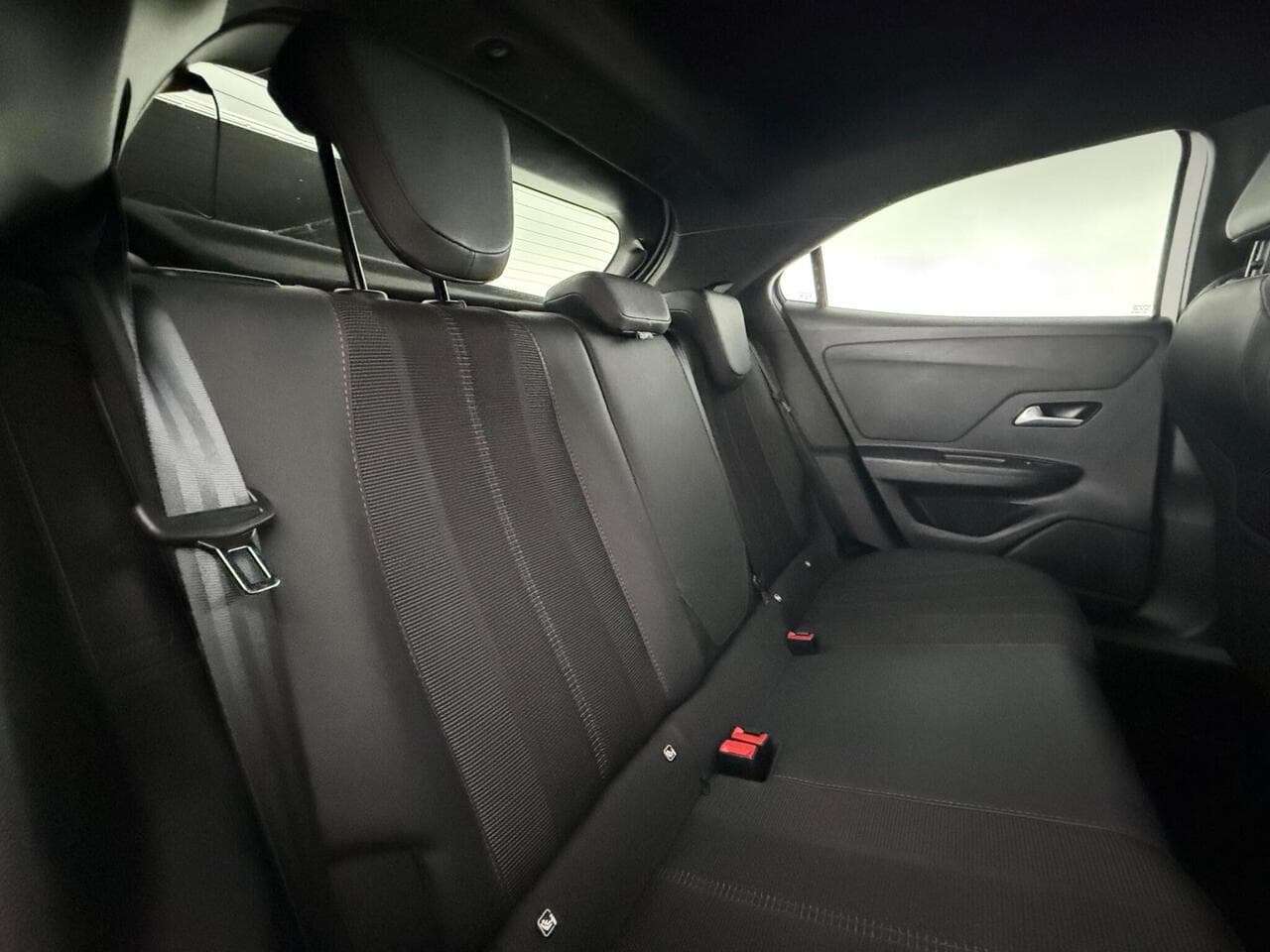 Vauxhall Mokka thumbnail Seats Rear