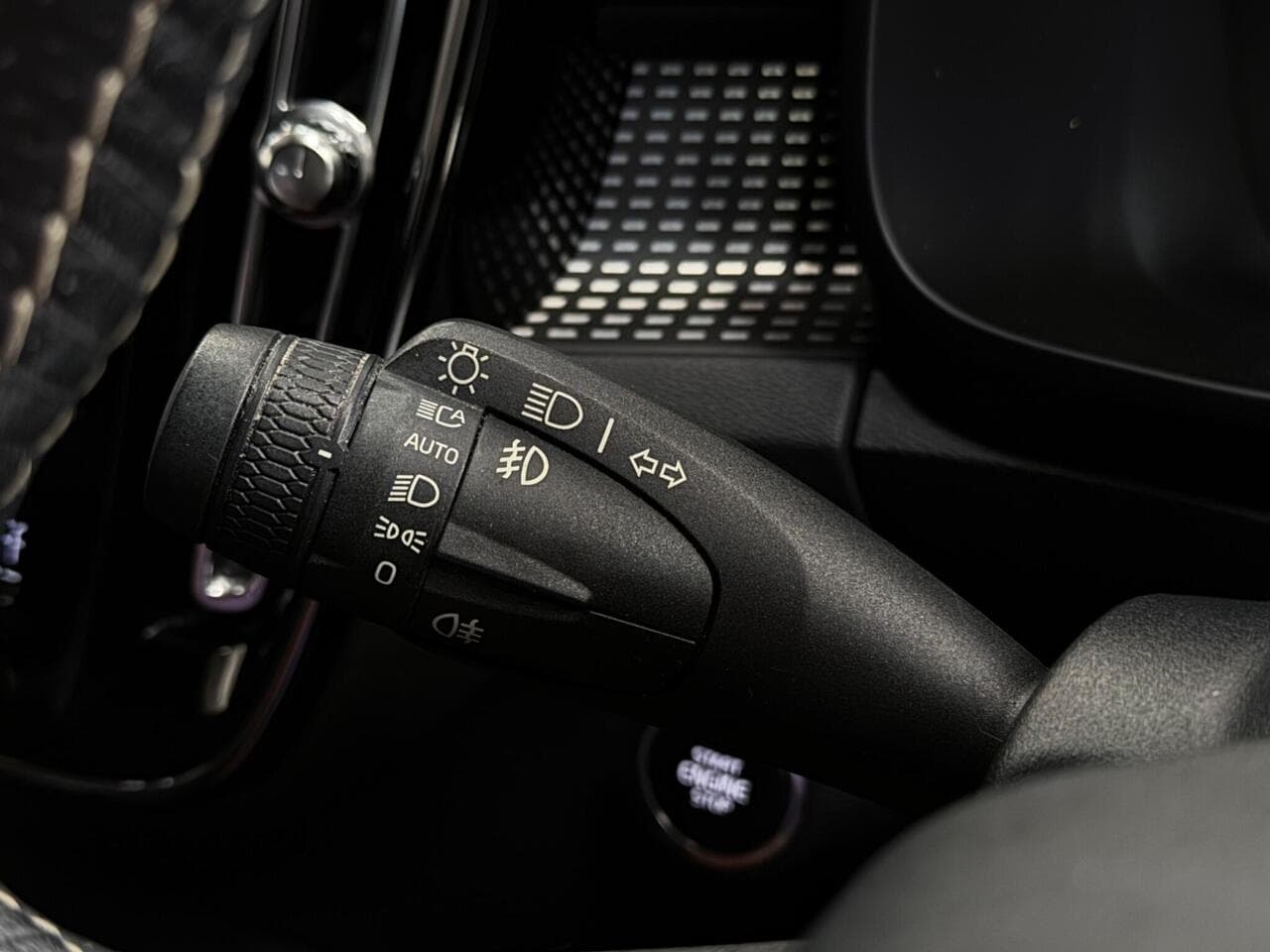 Volvo XC40 thumbnail Misc Controls
