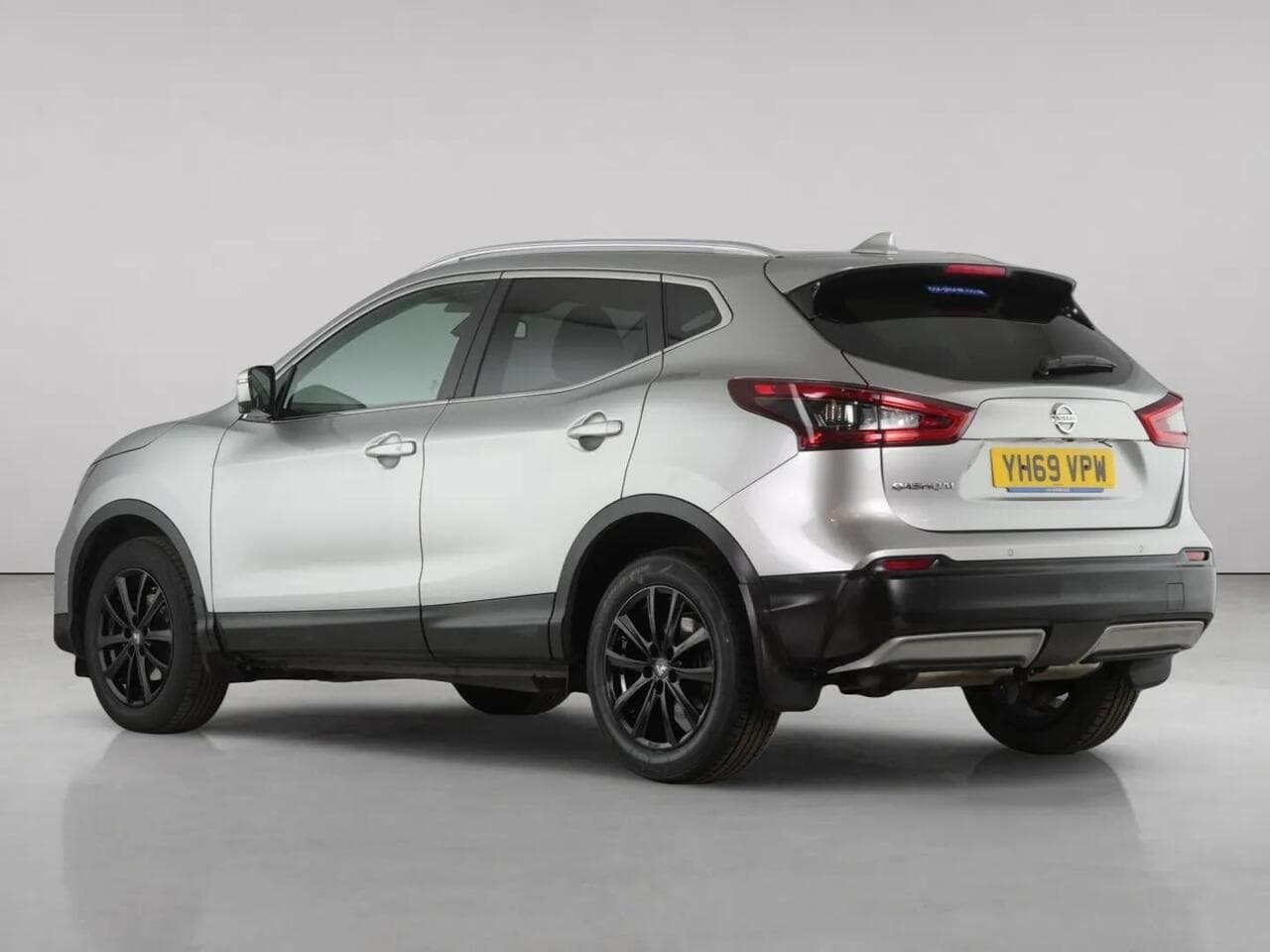 Nissan Qashqai thumbnail Rear Left