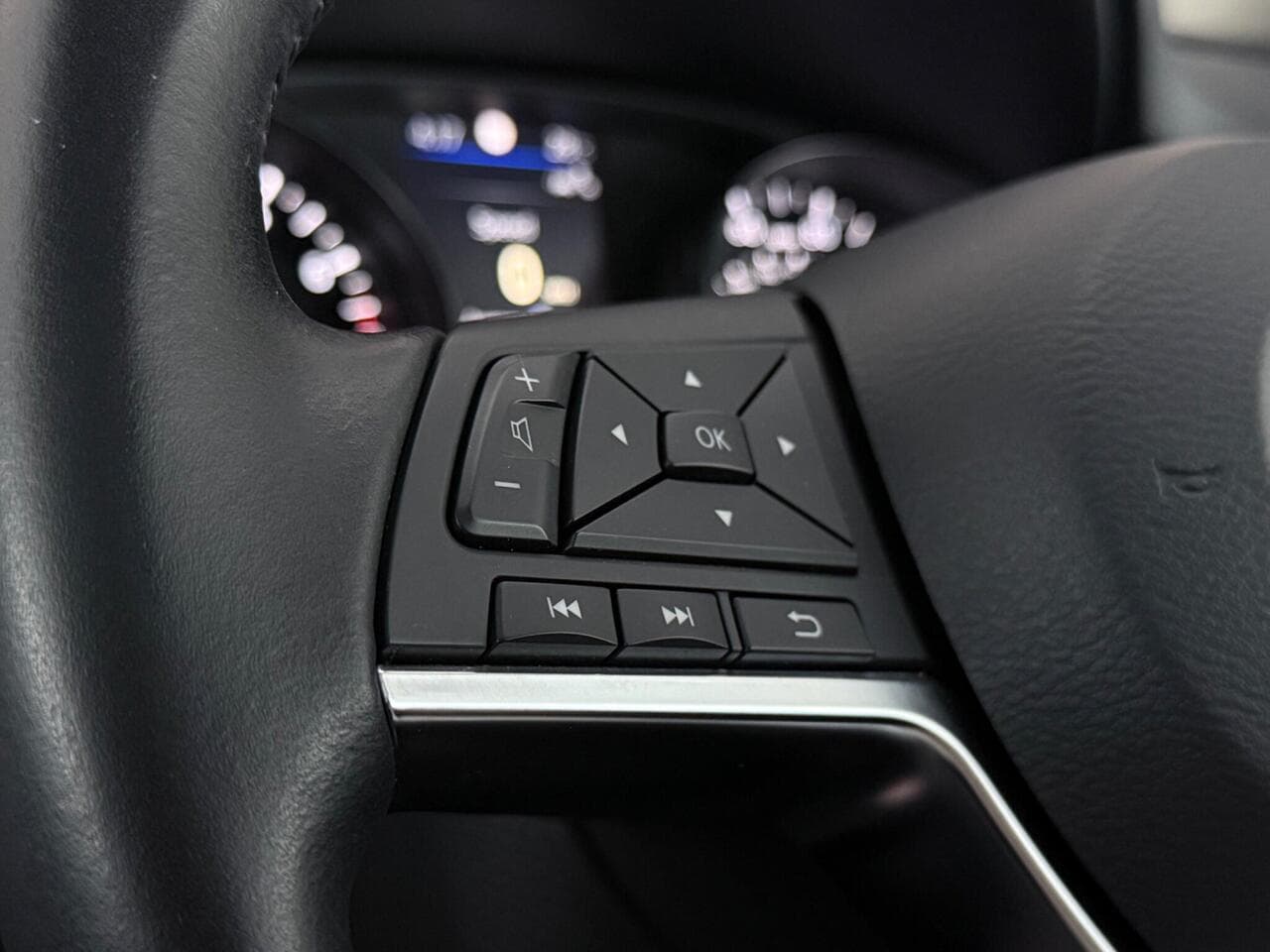 Nissan Qashqai thumbnail Misc Controls