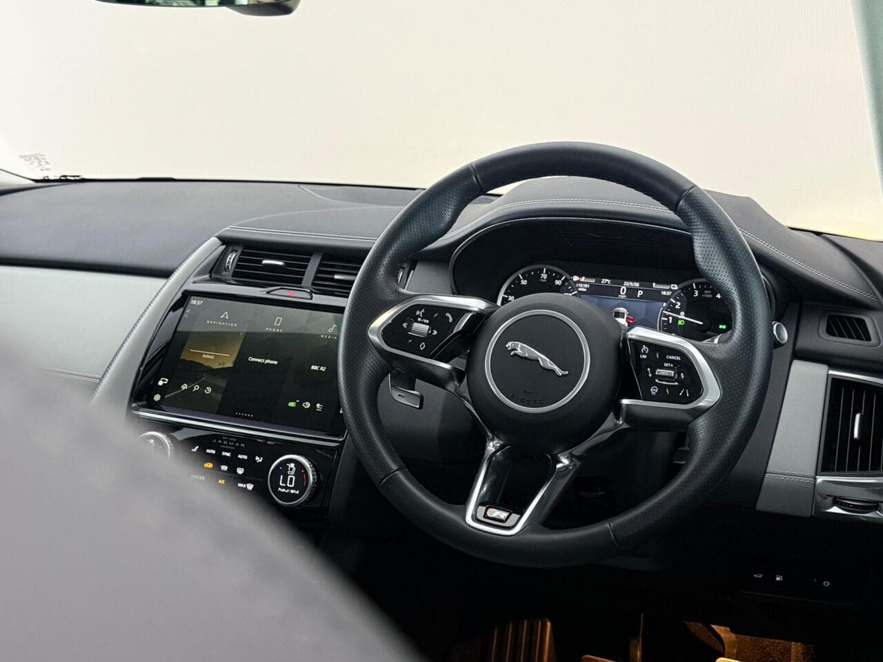 Jaguar E-PACE thumbnail Inconclusive